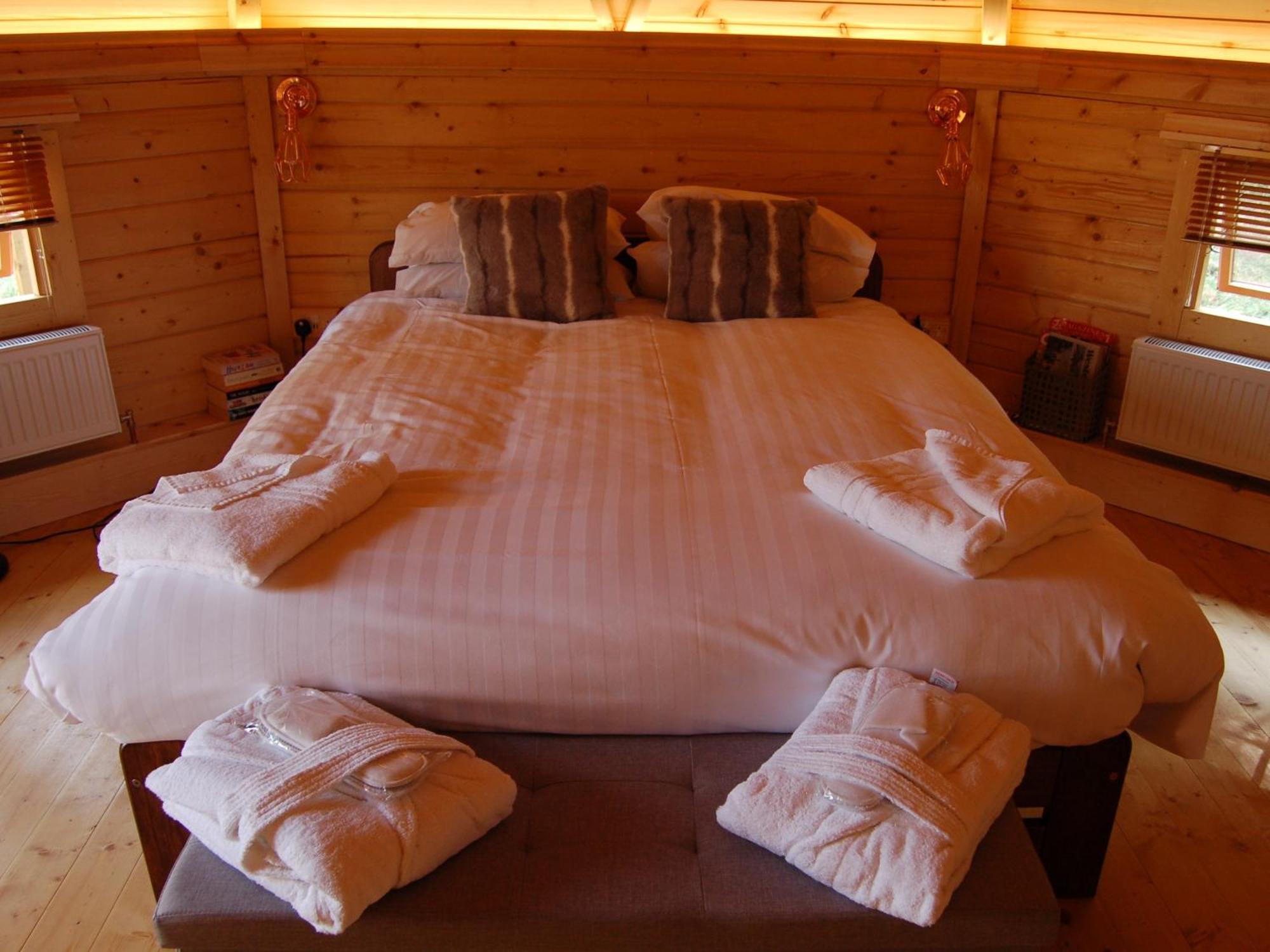 Romantic Rural Retreats Crewkerne Zimmer foto